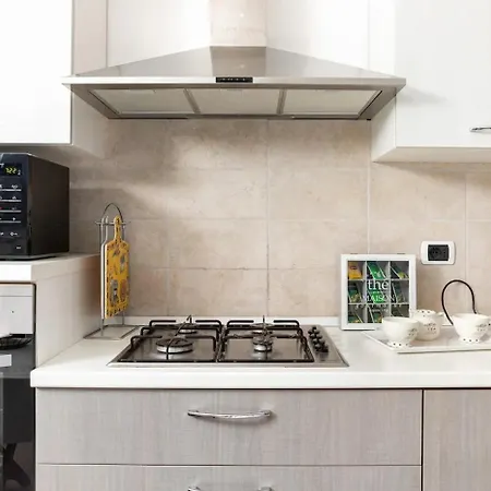 Seagull Sea & Airport Apartment