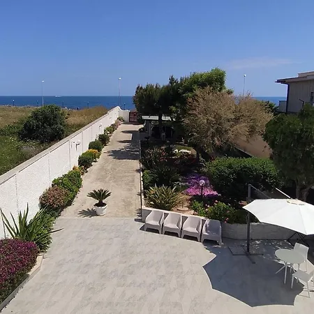Seagull Sea & Airport Apartment