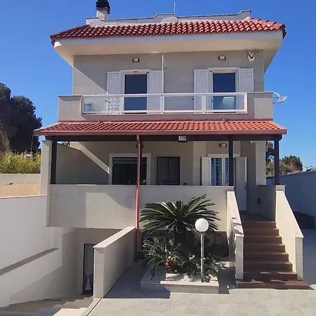 Seagull Sea & Airport Apartment