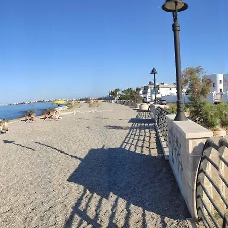 Seagull Sea & Airport דירה