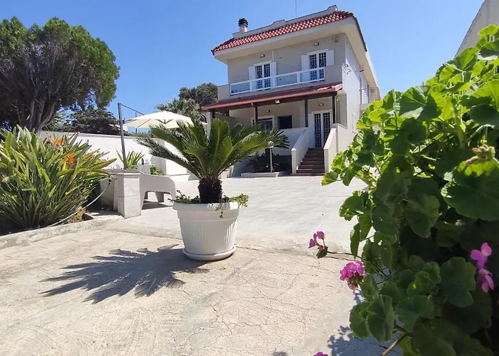 Seagull Sea & Airport * Bari