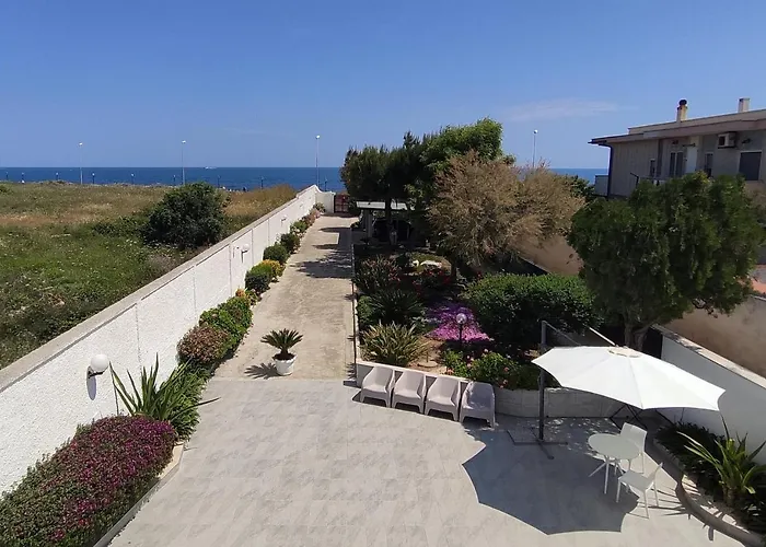 Seagull Sea & Airport Apartment