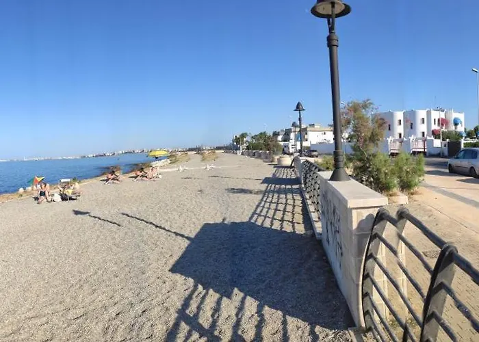 Seagull Sea & Airport Apartment