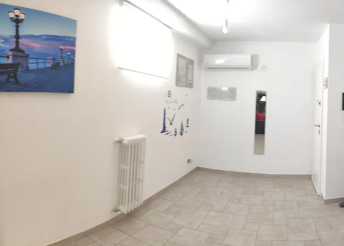 Seagull Sea & Airport Apartment